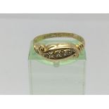 An Edwardian ladies 18ct gold ring set with 5 diamond chips, approx 2.2g and approx size N-O.