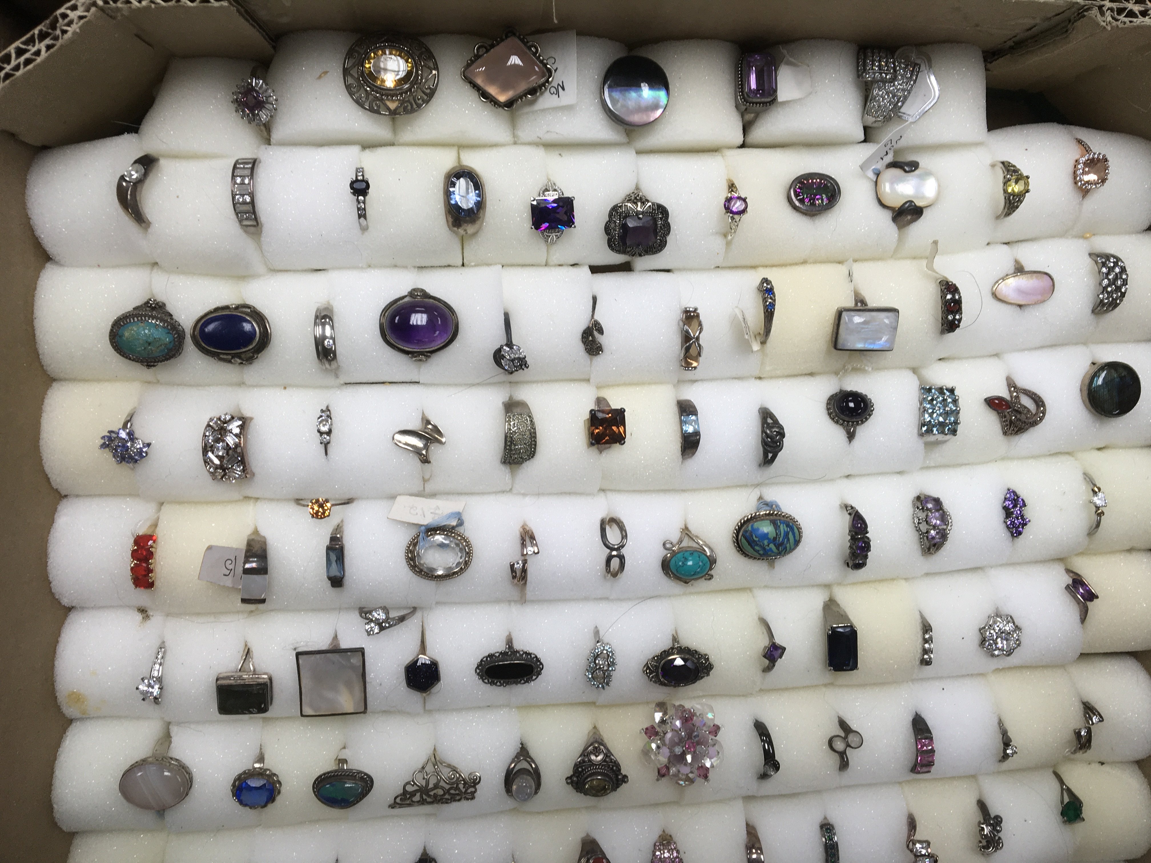 A collection of 150+ mixed silver and costume jewellery rings - Image 2 of 4