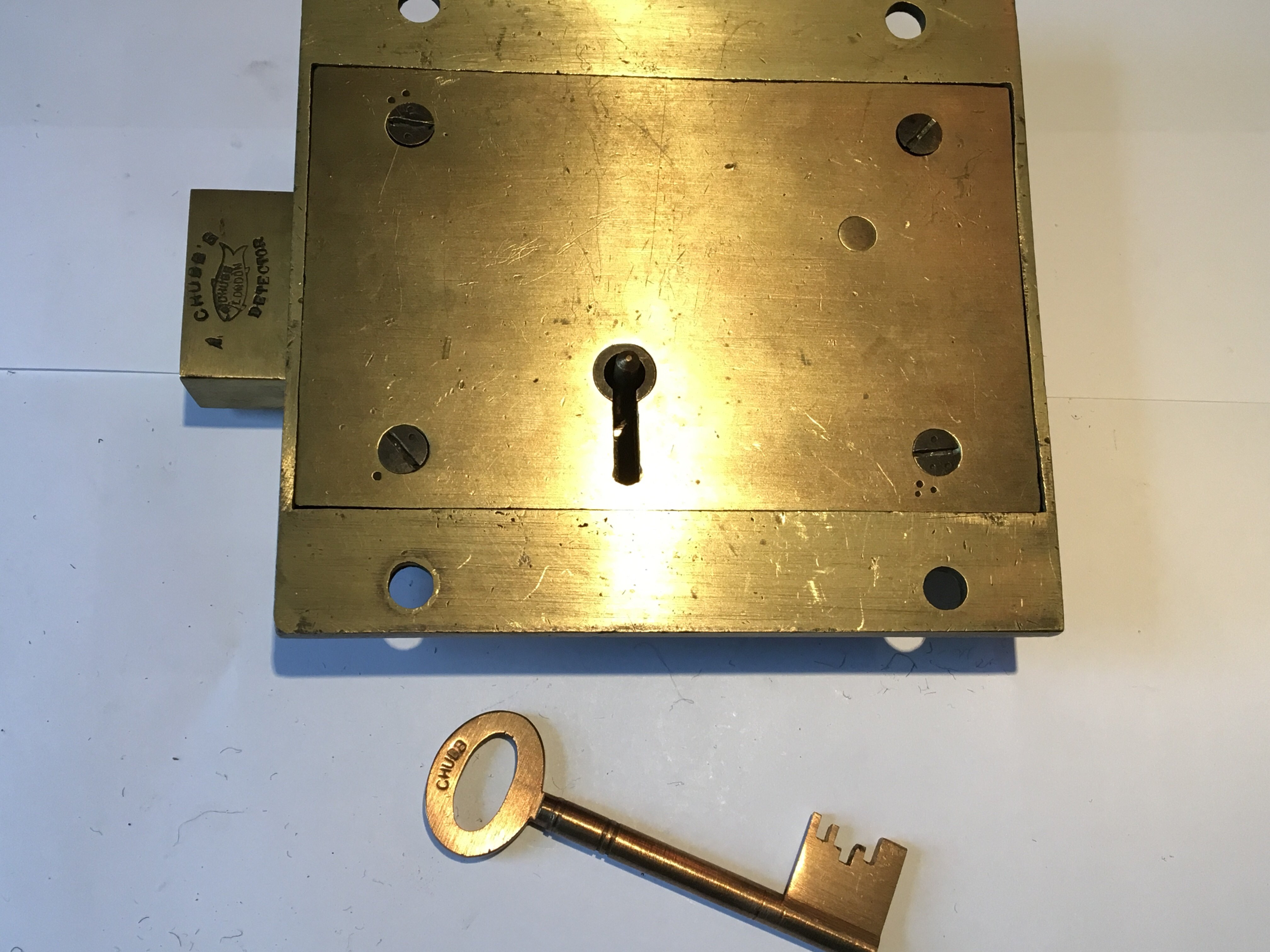 A Quality Chubb Brass Detector safe lock with an original bronze key serial number 1804939 circa - Image 2 of 5