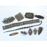 A quantity of antique jewellery including silver b