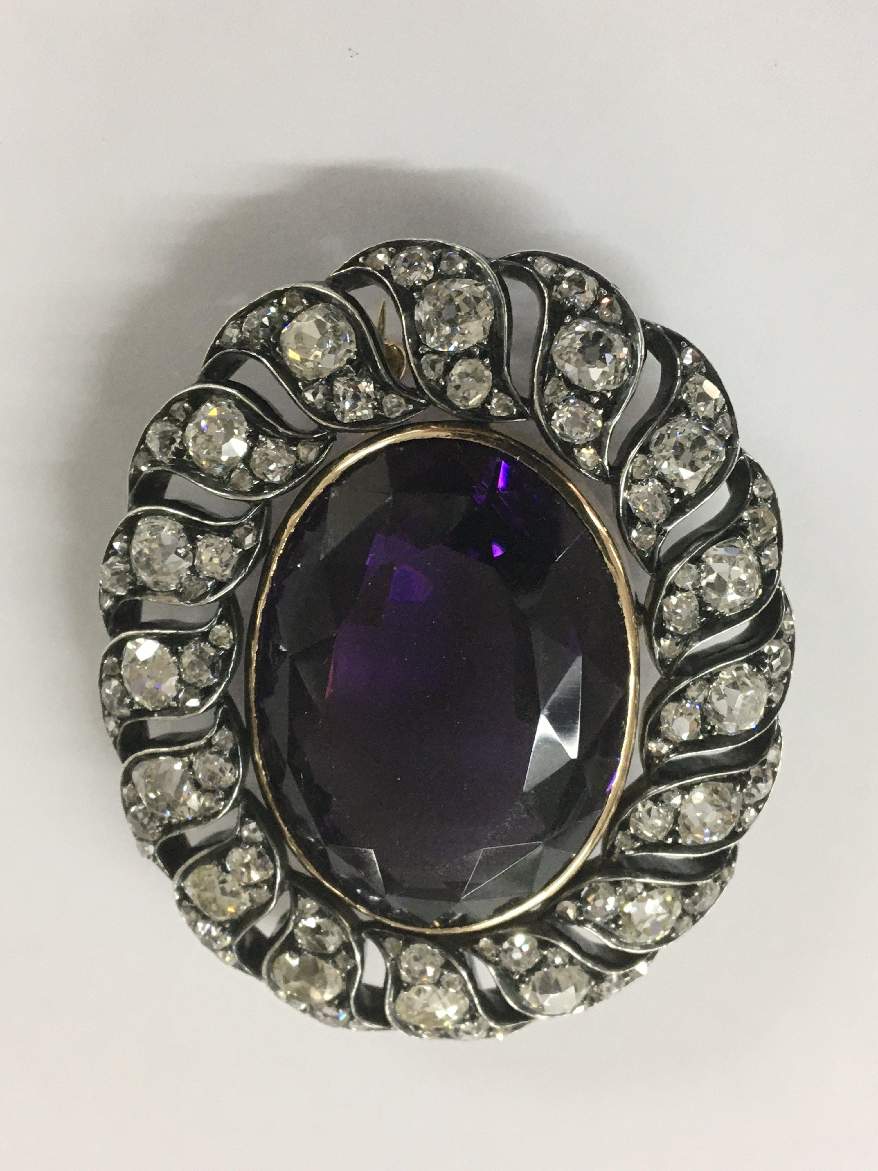 An Fine antique brooch with large central amethyst