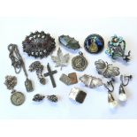 A quantity of silver vintage and antique jewellery
