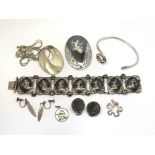 A bag of silver jewellery including Nello, moderni