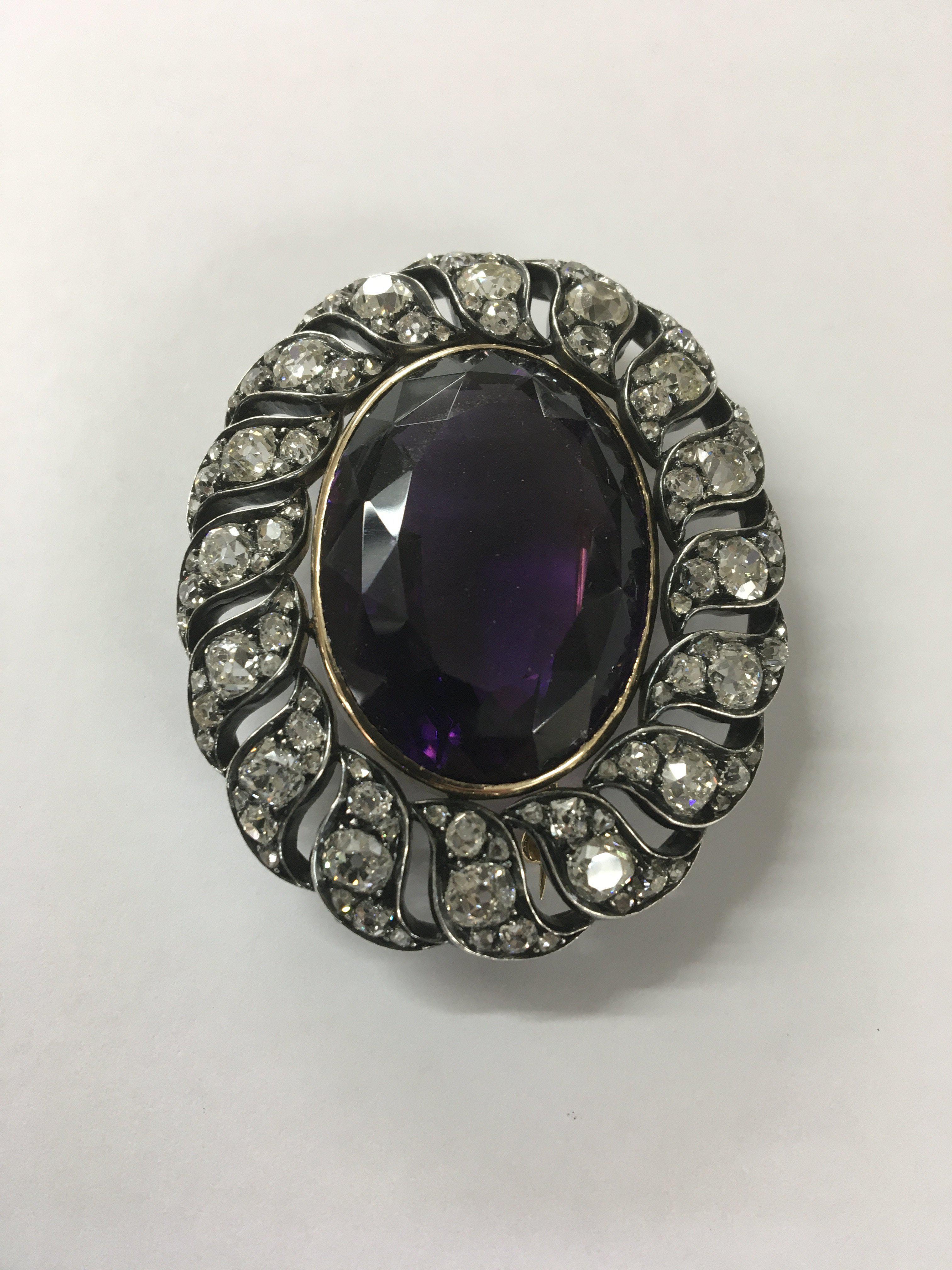 An Fine antique brooch with large central amethyst - Image 2 of 3