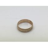 A 9ct gold wedding band, approx 1.9g and approx si
