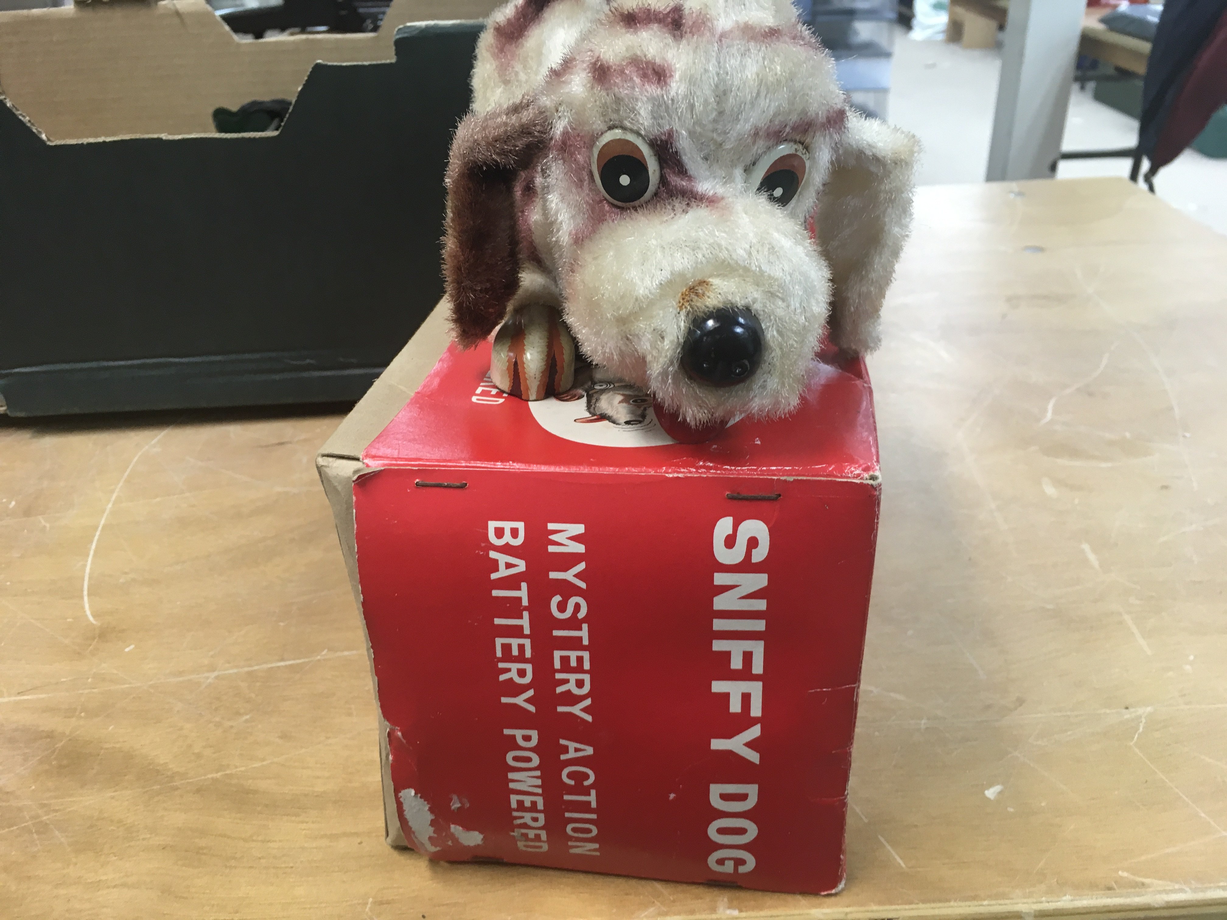 Sniffy dog, Japanese battery operated action dog , - Image 2 of 4