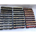 Hornby railways, OO scale, 30x carriages, unboxed