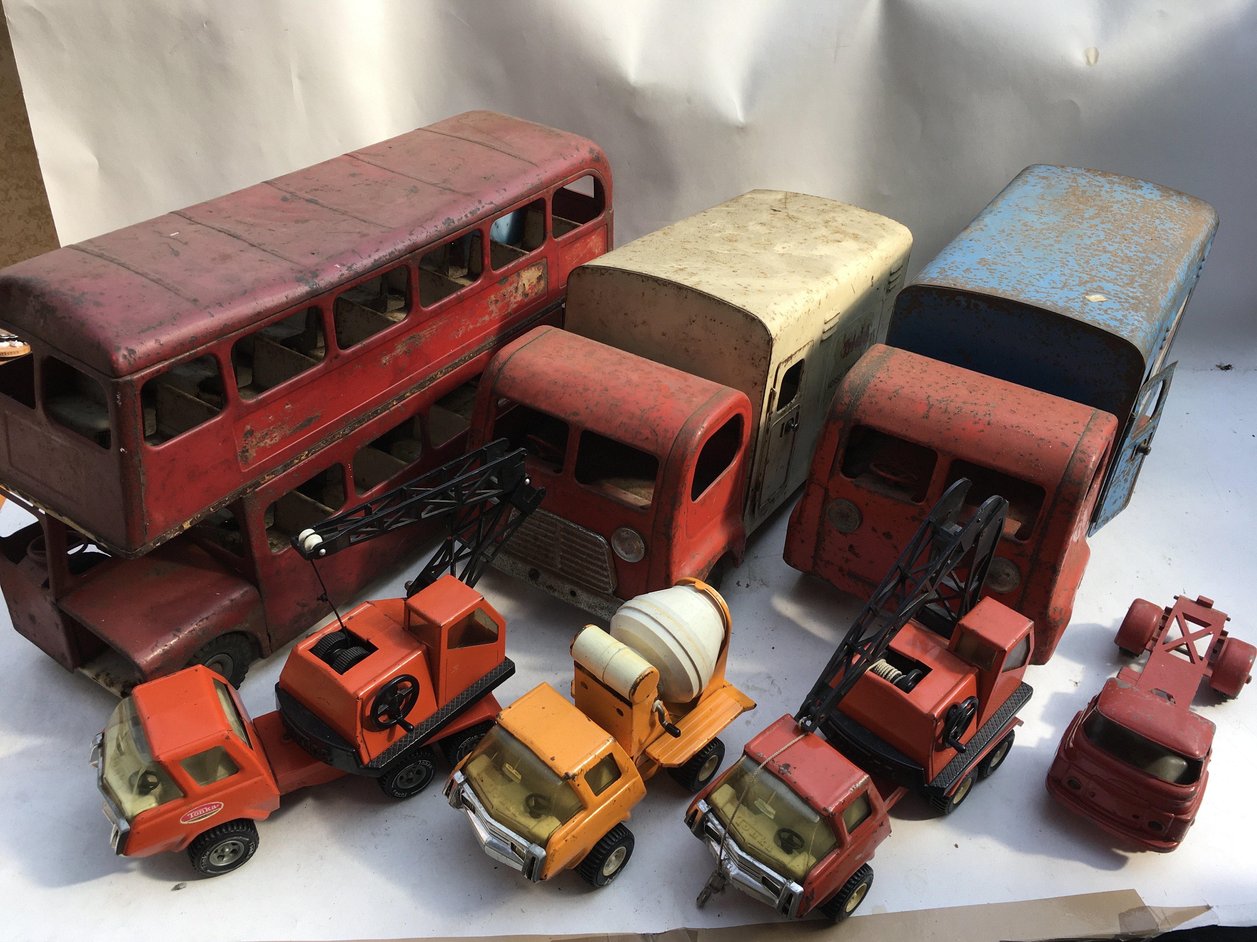 A collection of tin plate toys including a large R