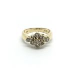 An 18carat gold ring setvwith a pattern of Champag