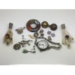 A collection of mixed silver jewellery items to in