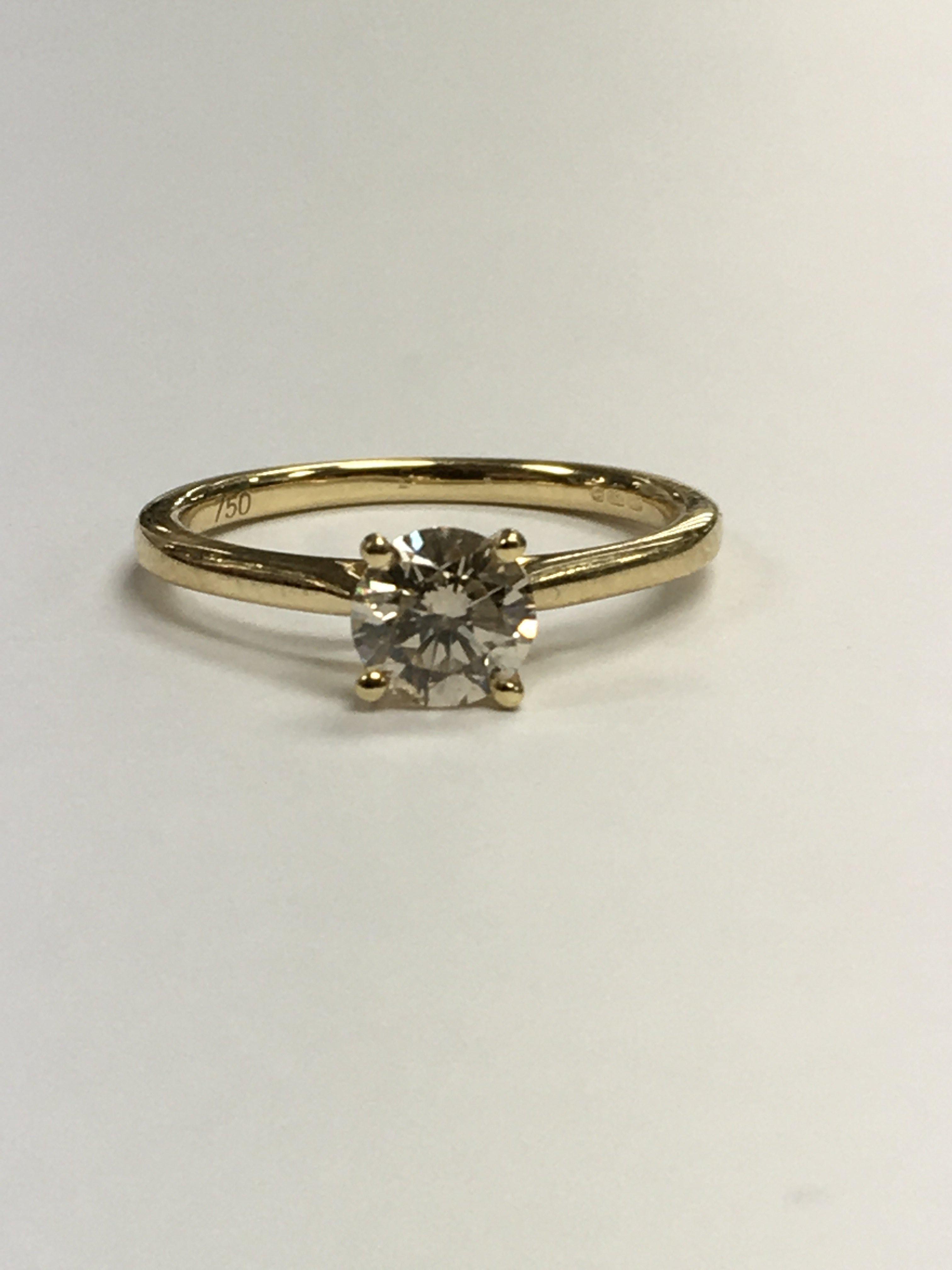 An 18ct yellow gold solitare diamond ring approx 0