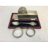 Three silver napkin rings a cased silver tea spoon