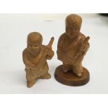 Two Chinese box wood figures 9 cm and 7 cm