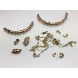 A collection of yellow metal and gold scrap, appro