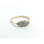 A Vintage 18carat gold ring set with a pattern of