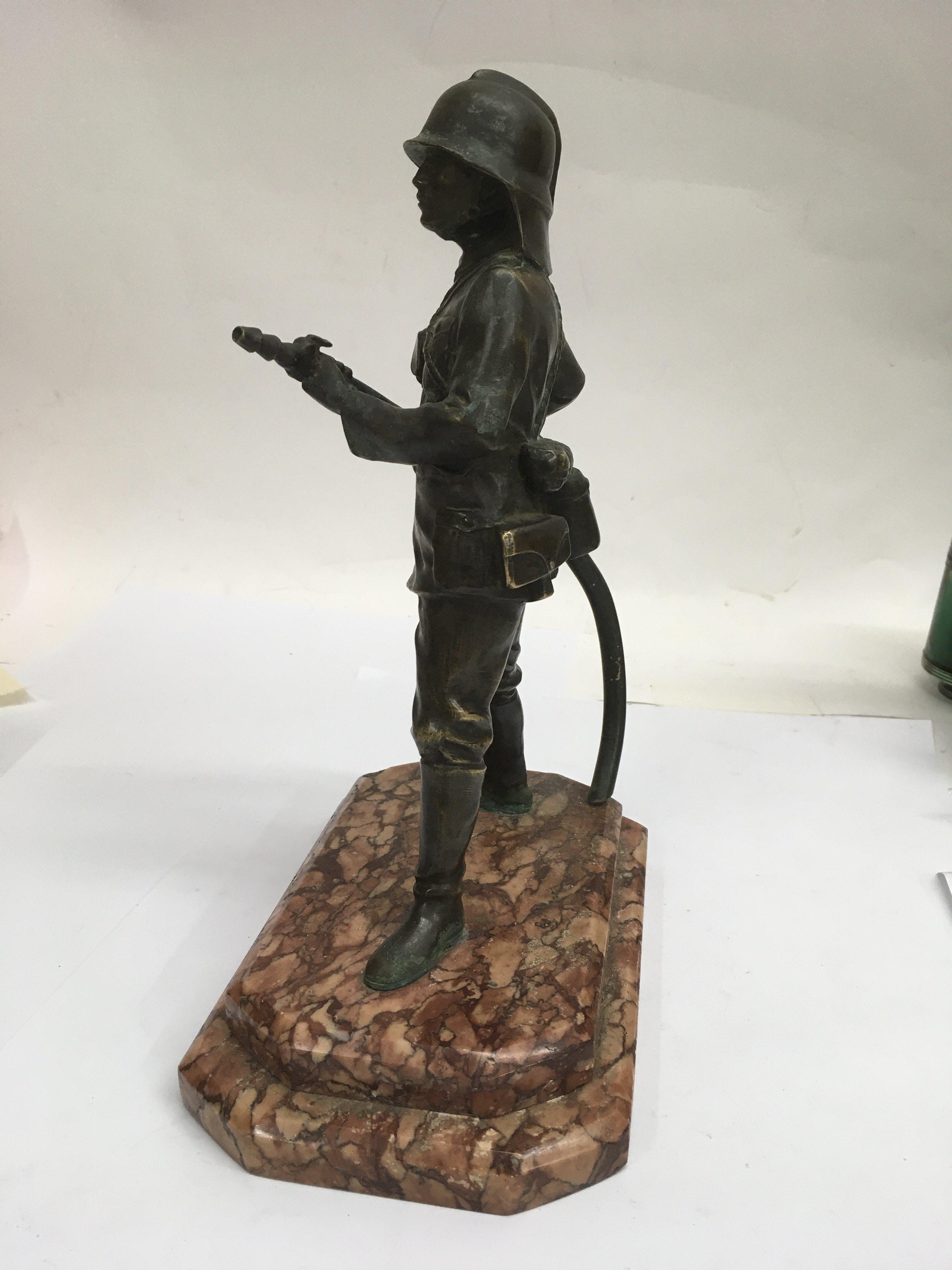 A Art Deco bronze figure in the form of a fireman - Image 2 of 4