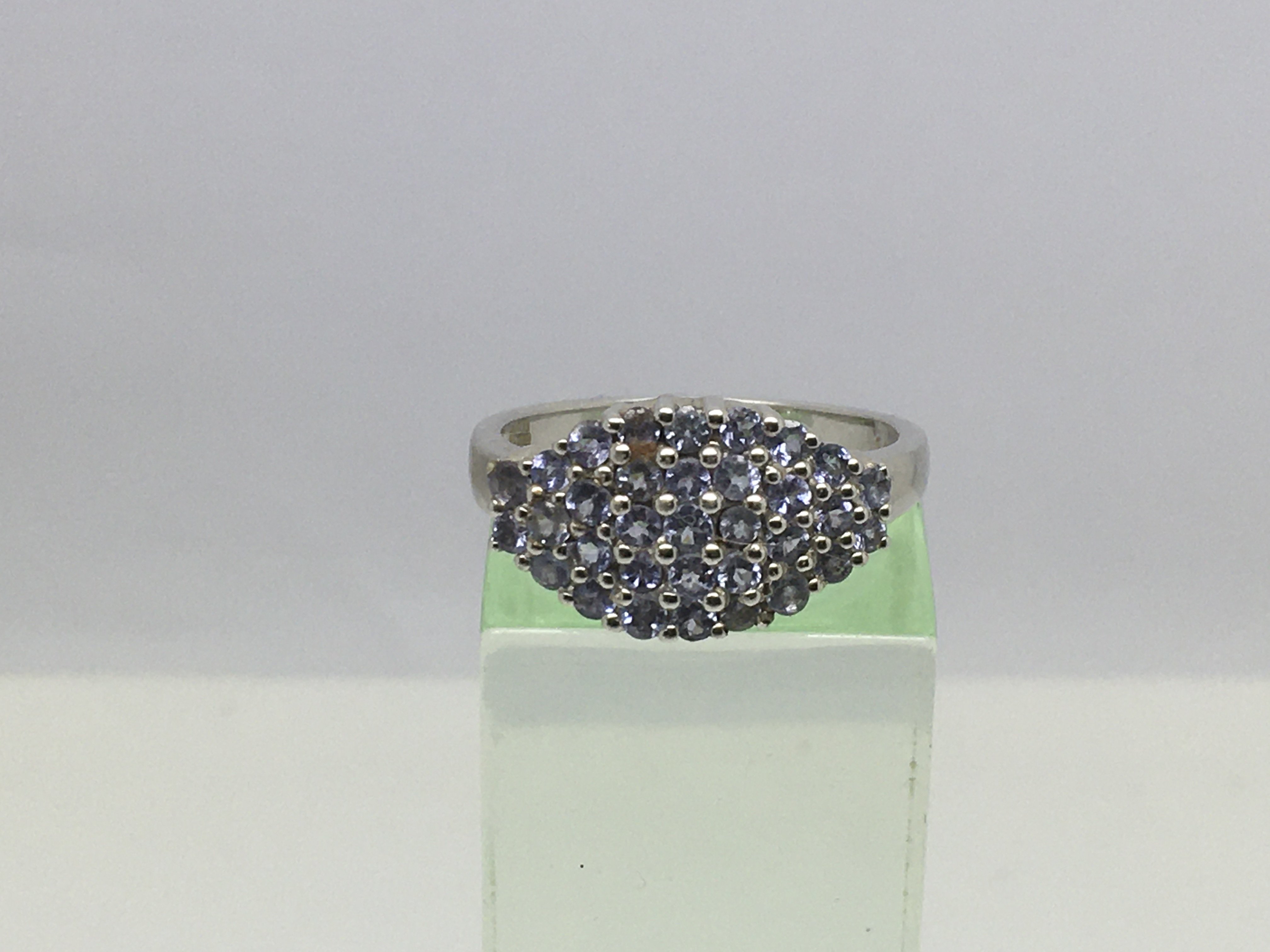 A 9ct white gold ring set with tanzanite, approx 4