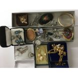A collection of good costume jewellery etc.