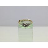 A gold solitaire diamond ring, approx 3.2g and app