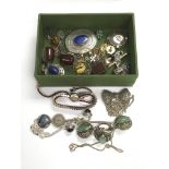 A small box of silver and other jewellery.