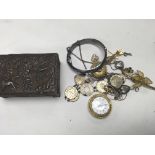 A small group of mixed jewellery items
