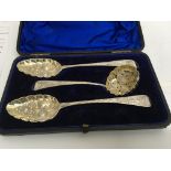 A cased set of silver berry spoons and sugar sifte