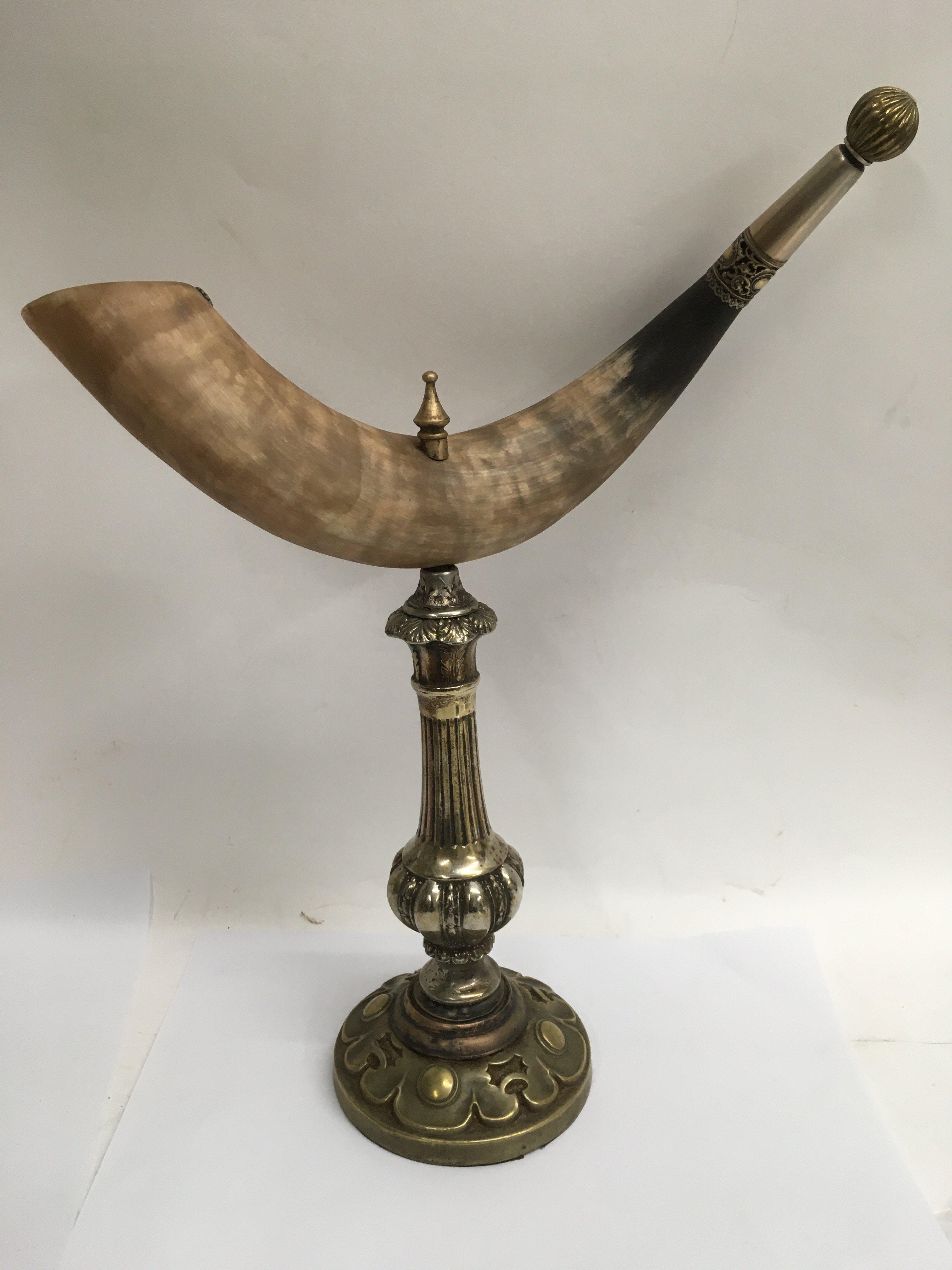 A table ornament in the form of a bull's horn moun