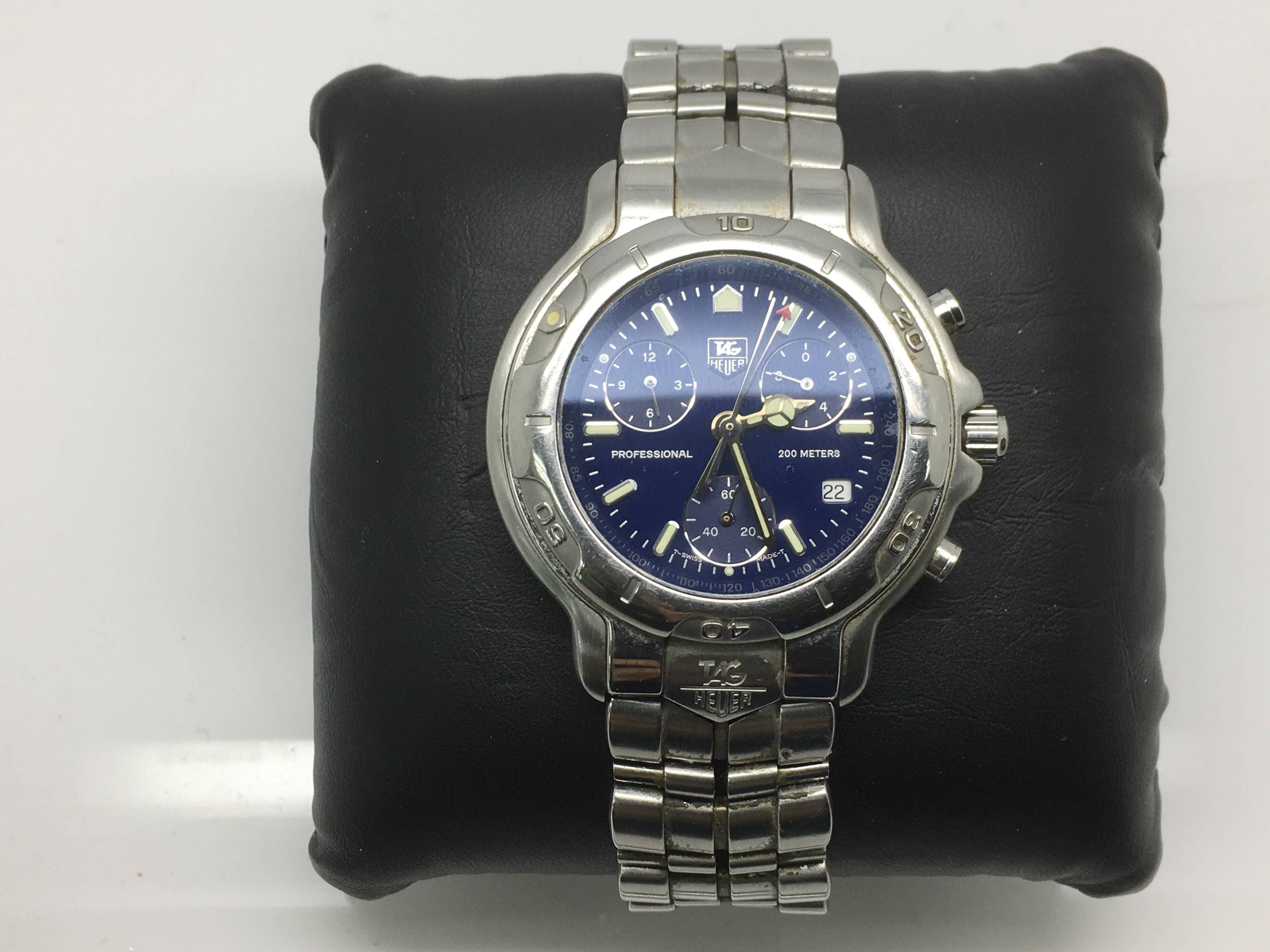 A boxed gents Tag Heuer chronograph watch with blu