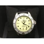 A gents Tag Heuer 1000 quartz watch with yellow fa