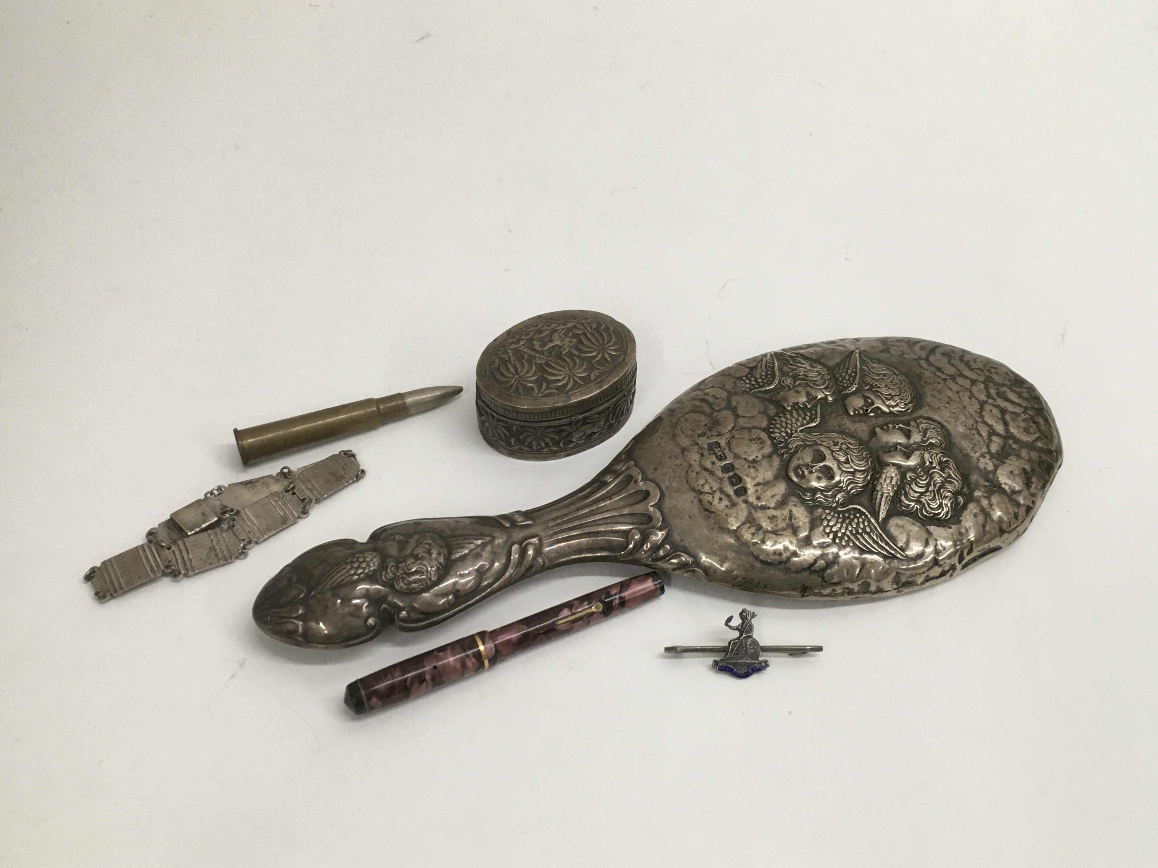 A collection of oddments comprising mainly silver