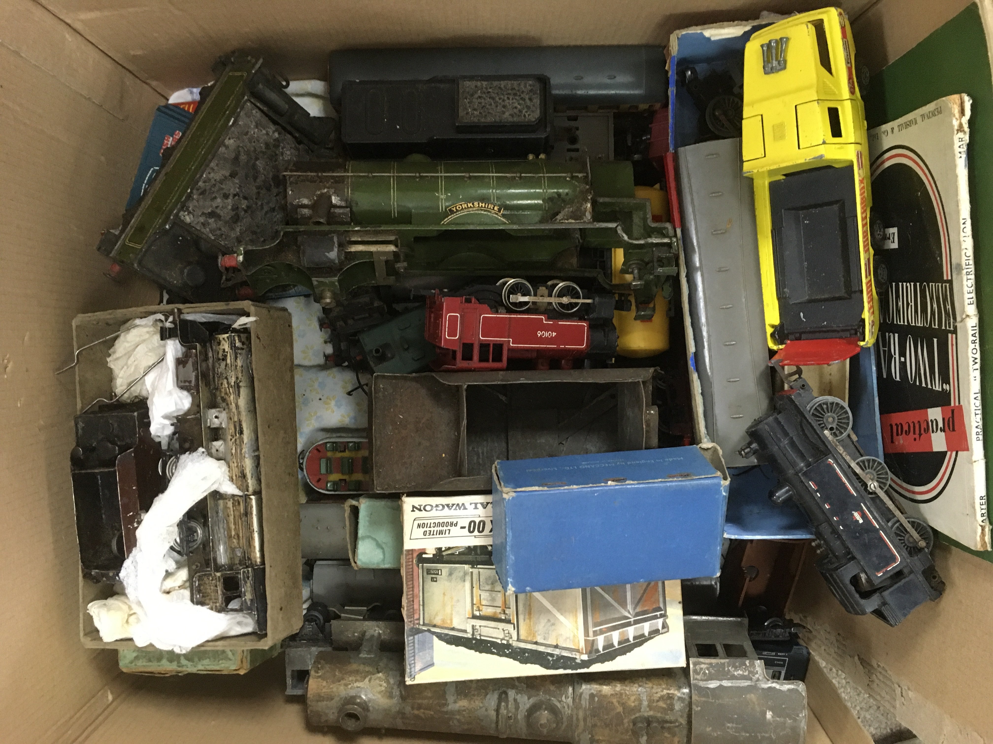Two boxes of vintage trains, track and accessories - Image 2 of 3