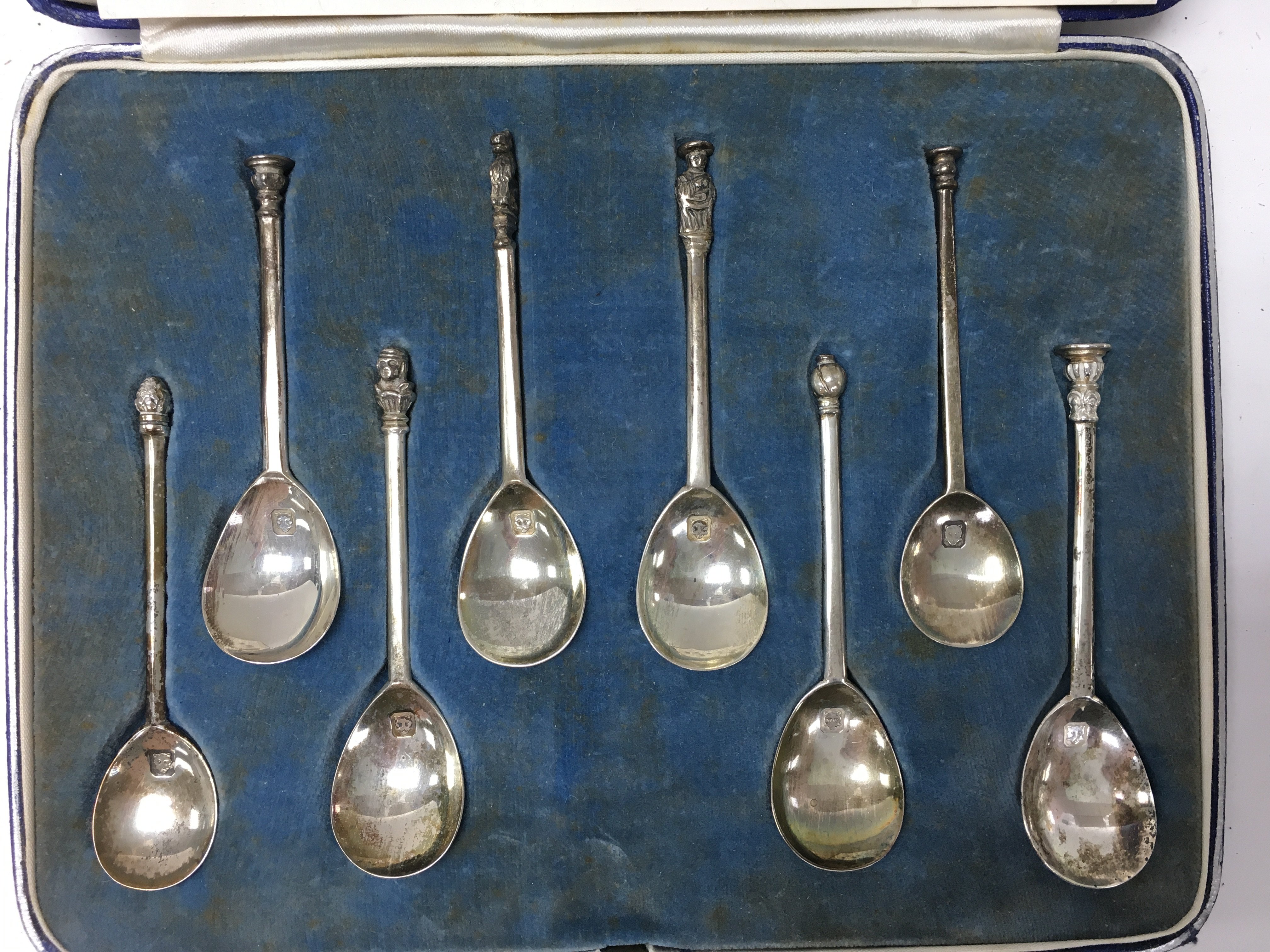 A cased set of 8 hallmarked silver apostle spoons (reproductions of Antique spoons). Marks for