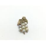 A gold seed pearl pendant, approx 1.3g