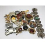 A further collection of vintage costume jewellery.