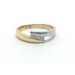 An 18ct part yellow gold ring with three princess cut diamonds, approx 0.25ct,