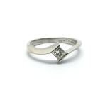 An 18ct white gold and princess cut diamond ring, approx 0.25ct, ring size L