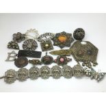 A collection of vintage and antique jewellery.