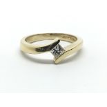 An 18ct yellow gold and princess cut diamond ring, approx 0.25ct, ring size approx N