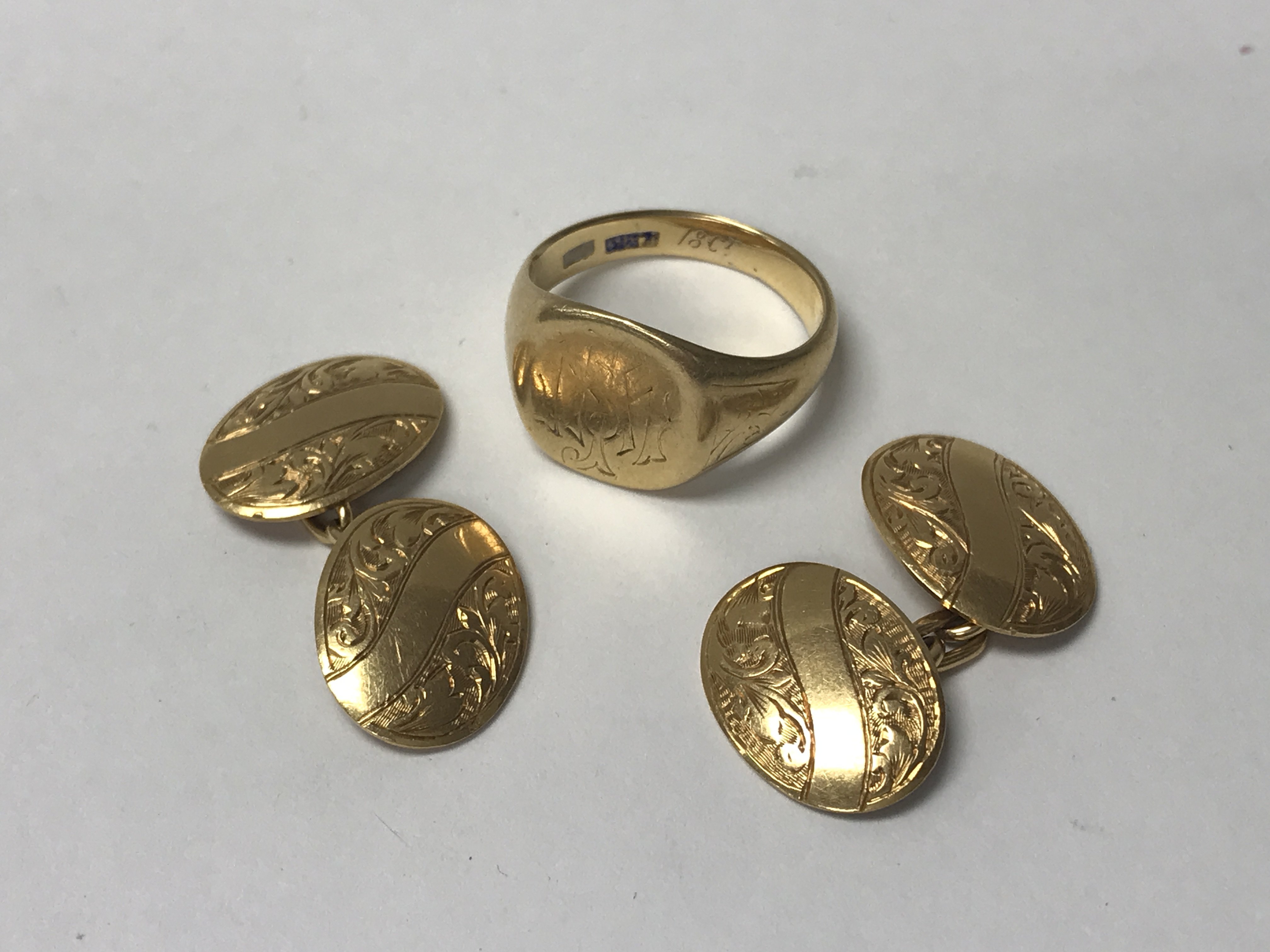 A pair of heavy 18ct gold cufflinks and signet ring, 14.8g.