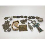A small collection of vintage Egyptian jewellery items.