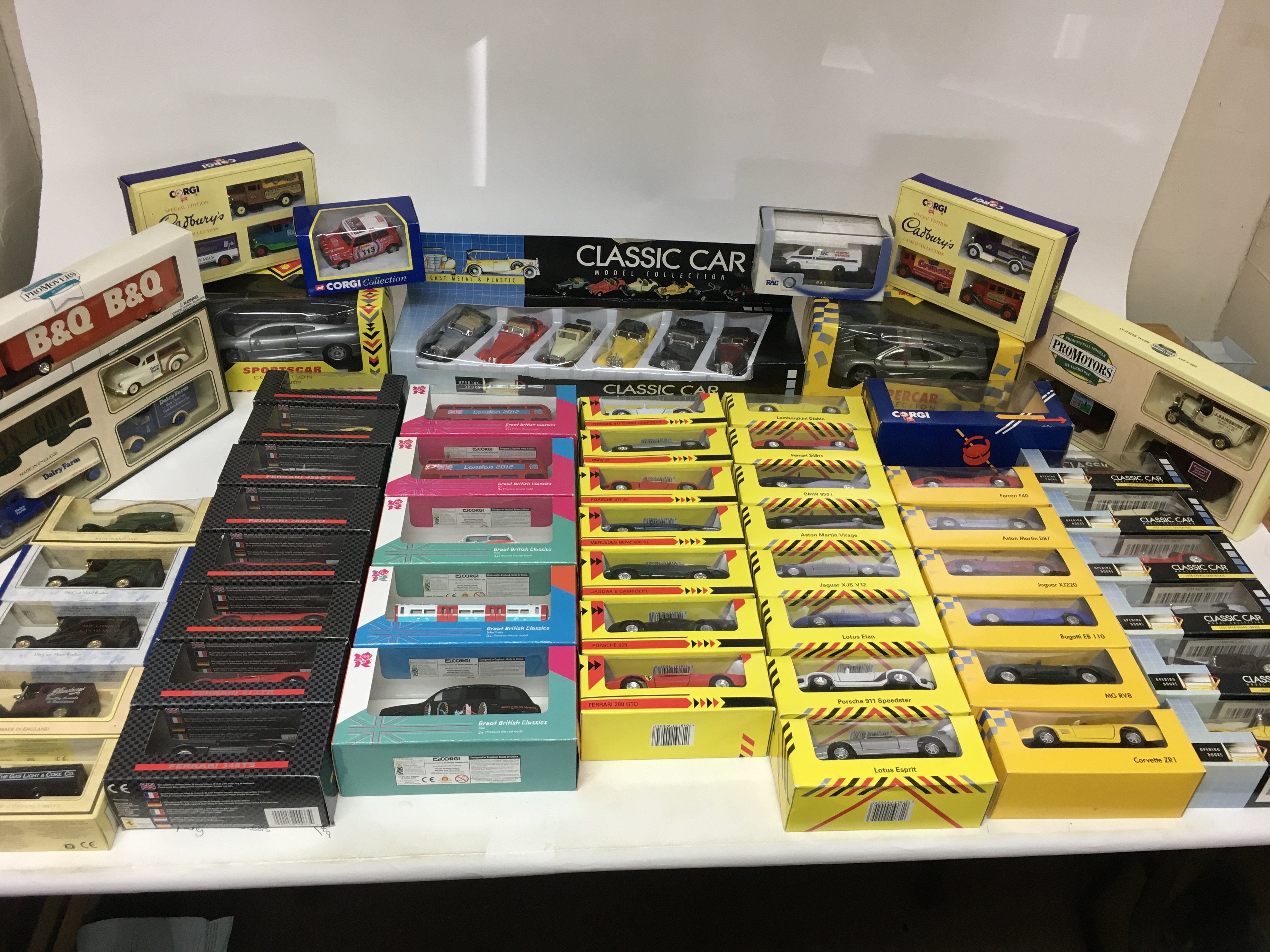 A collection of boxed Diecast vehicles including Corgi, Lledo, Oxford, Shell, etc