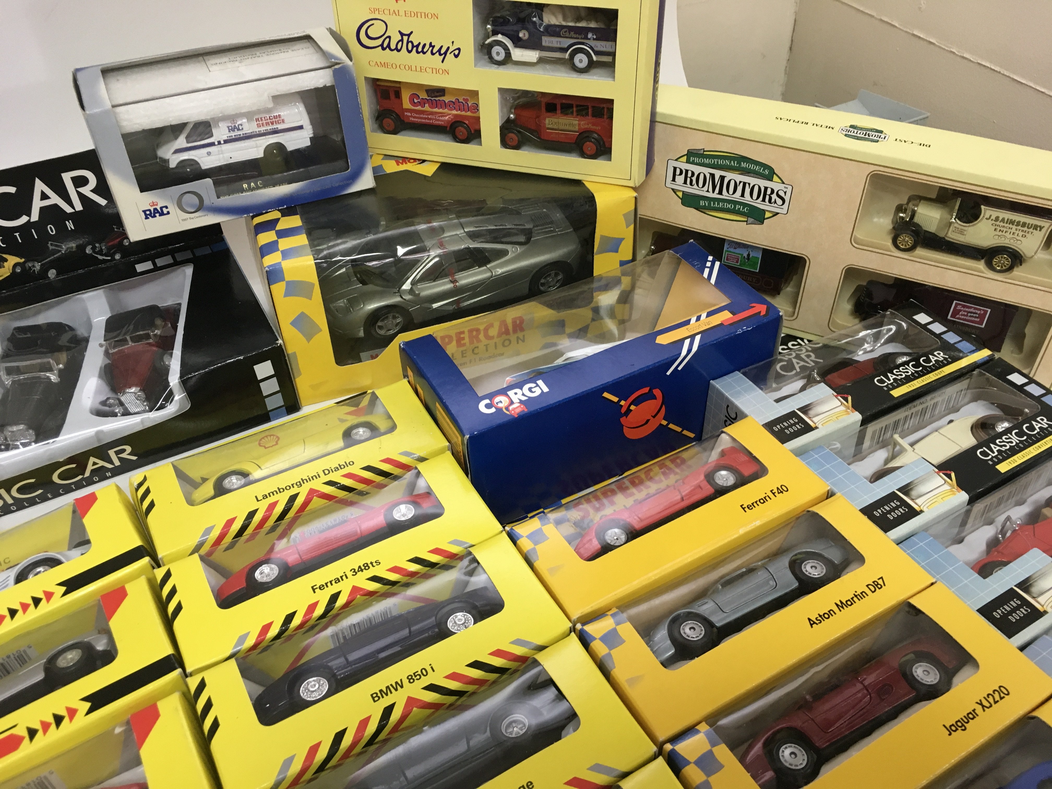A collection of boxed Diecast vehicles including Corgi, Lledo, Oxford, Shell, etc - Image 3 of 7
