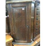 An early Victorian oak wall mountable corner unit.