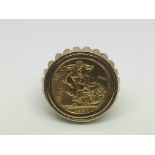 A full sovereign ring, coin dated 1982, approx tot