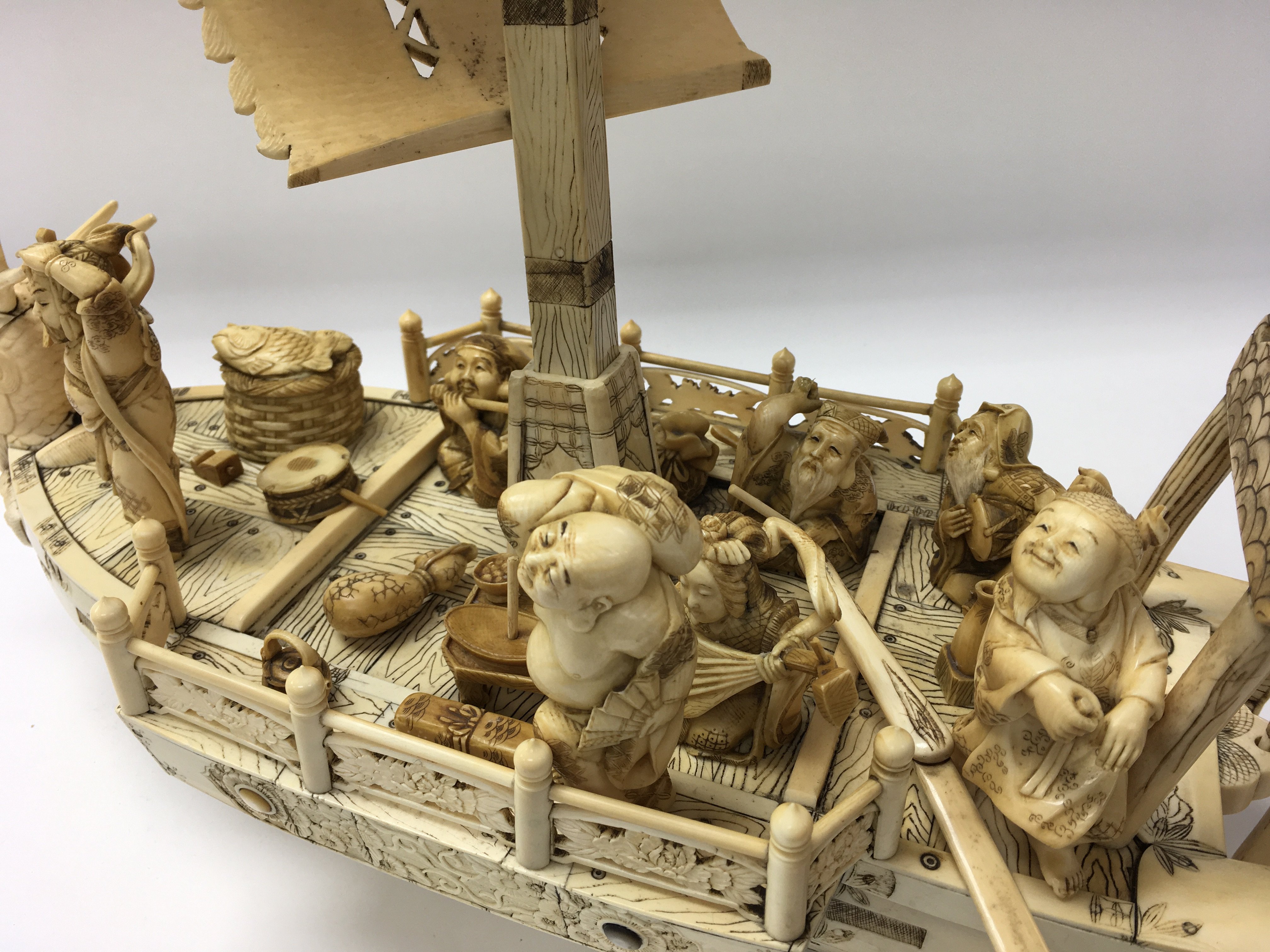 A large carved Chinese Model of a dragon boat with - Image 5 of 5