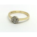 An 18ct yellow gold and seven stone diamond ring i
