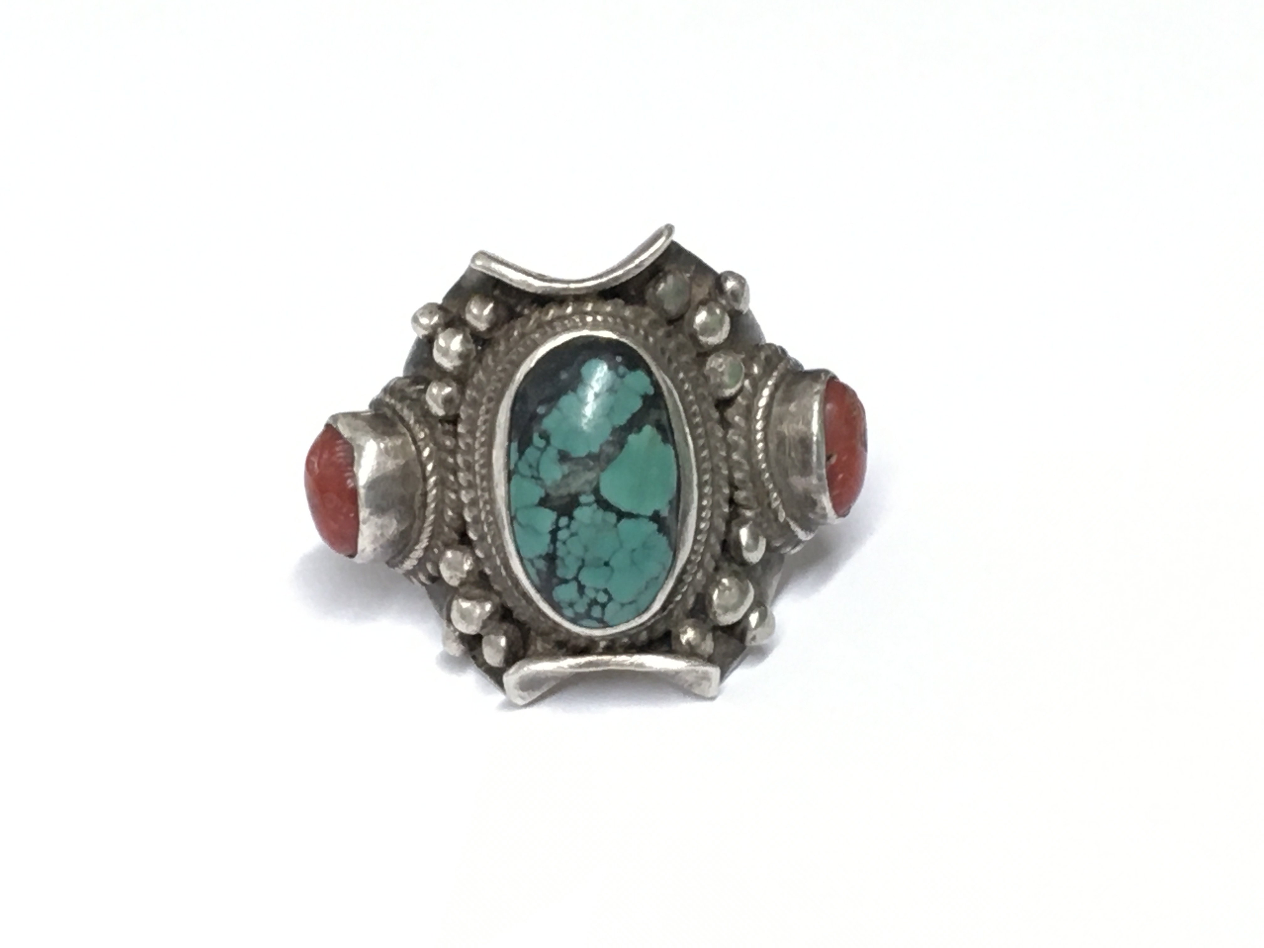 A silver ring set with cornelian and a turquoise c