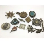 A collection of antique and vintage jewellery item