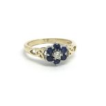 A 9ct yellow gold ring having a cluster of six sap