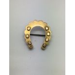 A 9ct gold horseshoe brooch, approx 2.7g.